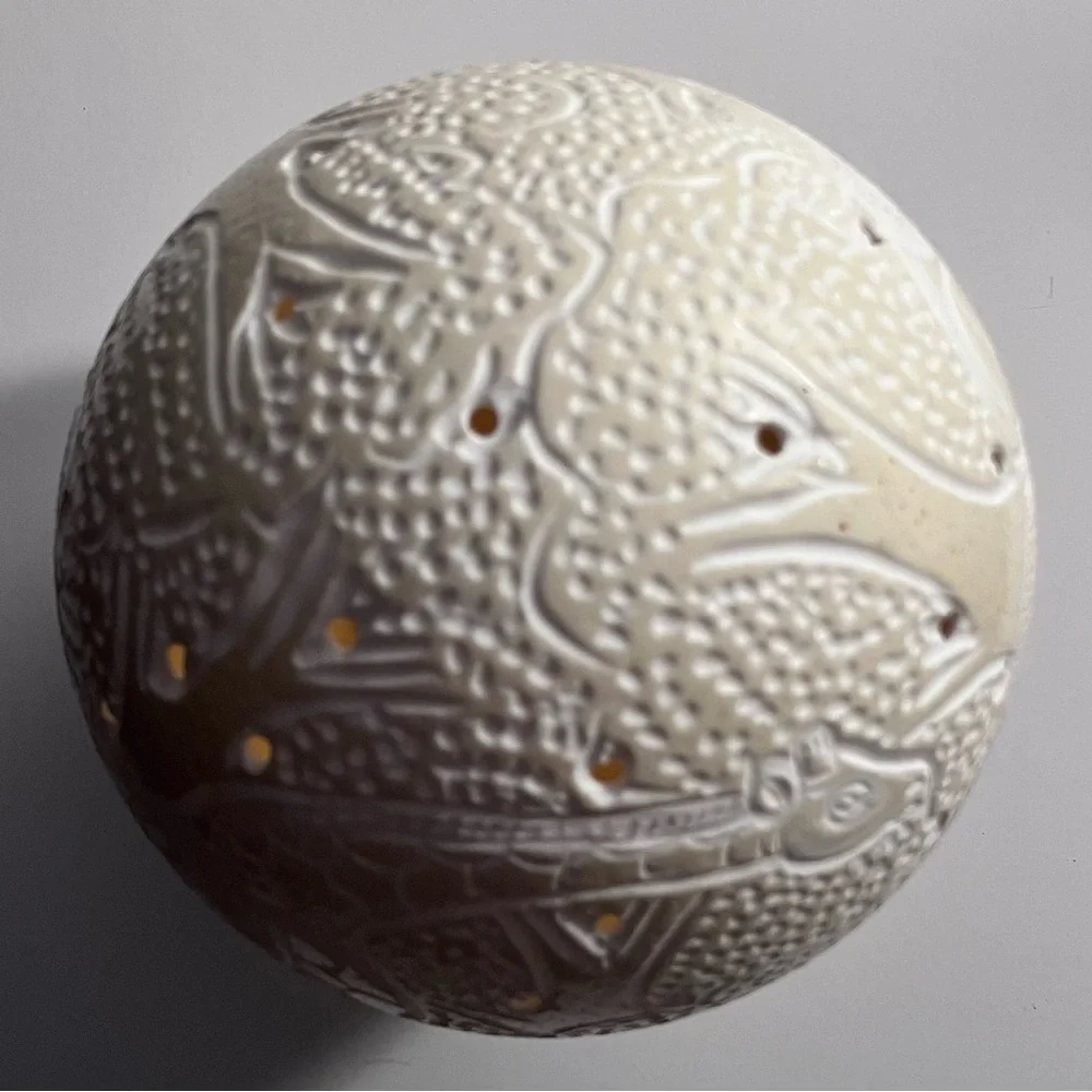 Carved OSTRICH EGG / Giraffe & TWO ELEPHANTS Walking In Savannah / SOUTH AFRICA - Picture 3 of 11